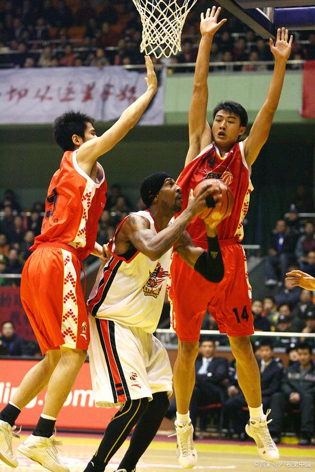 包含CBA常规赛倒计时，马赛赛后更衣室发声，细节引发关注，赛场秩序良好，控场能力受关注的词条